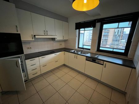 Tweeslaapkamerappartement met staanplaats in centrum Genk. - Photo 3