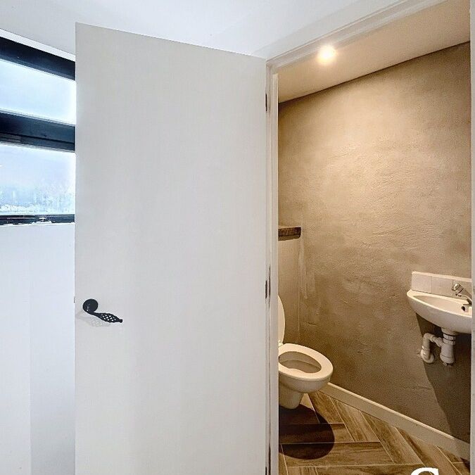 Top gerenoveerde woning met 3 slaapkamers, ruime tuin in prachtige natuur te Aalter EN uiterst energiezuinig. - Foto 1