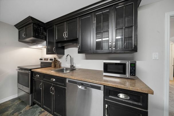 For Lease - 7 Oakley Park Square, Barrie, Ontario - Photo 1