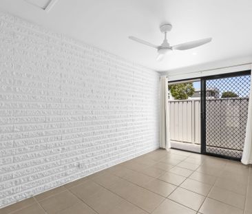 Spacious Duplex in Broadbeach Waters - Photo 5