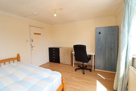 Room in a Shared Flat, Vicarage Lane, E15 - Photo 4