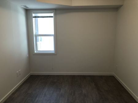 University District: U8 – Top Floor, 1 bed, 1 bath - Photo 2