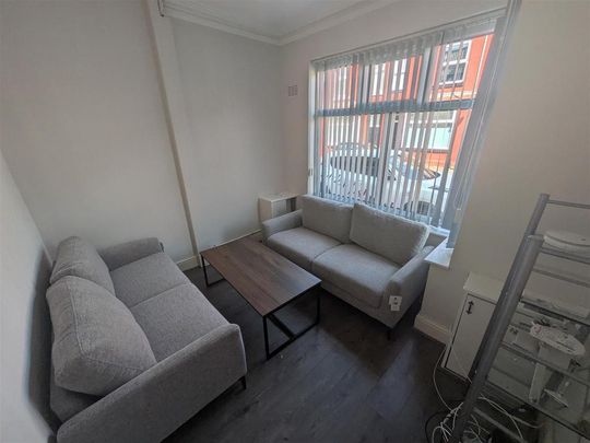 5 bedroom private hall to rent - Photo 1