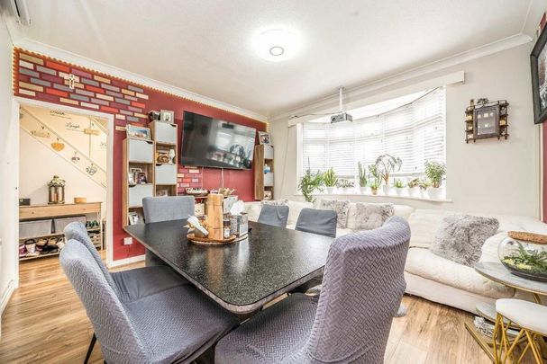 4 bedroom detached house to rent - Photo 1