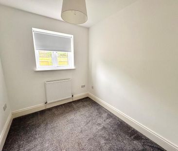 4 bedroom semi-detached house to rent - Photo 5