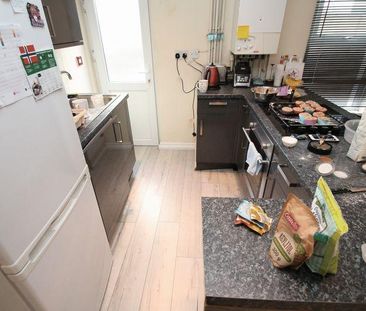 3 bedroom apartment to rent - Photo 2