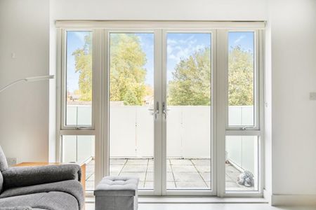 2 bedroom flat to rent - Photo 2