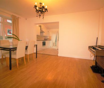 3 bedroom semi-detached house to rent - Photo 3