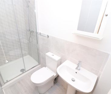 2 bedroom end of terrace house to rent - Photo 2