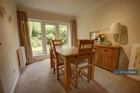 4 bedroom detached house to rent - Photo 3