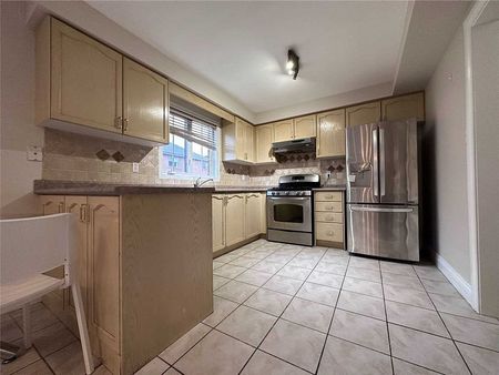 For Lease - 3214 Ridgeleigh Heights, Mississauga, Ontario - Photo 2