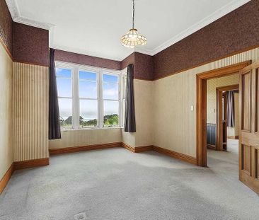 Walk to city with fantastic seaview - Photo 1