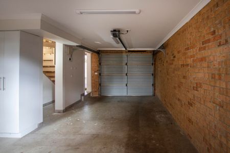 Ultra-Modern 2 story studio - Photo 2