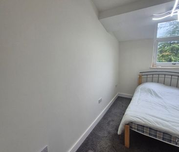 5 Bed Terraced House, Moorland Road, SW9 - Photo 1