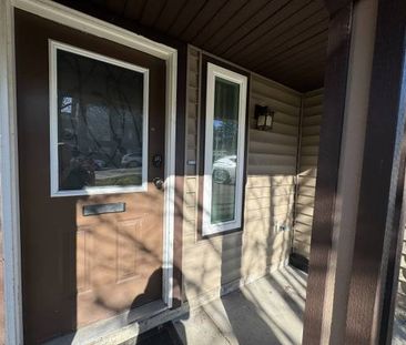 3 Bedroom TOP LEVEL Home! Central Location at 124/224th - PET FRIENDLY - Photo 4