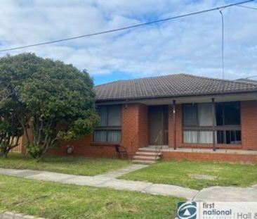 24 Oak Grove, Springvale - Photo 1