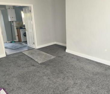 18 Innis Avenue, Rathcoole, Newtownabbey, BT37 9EZ - Photo 1