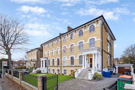 A newly refurbished two bedroom flat in a striking period mansion block close to the open spaces of Clapham Common - Photo 3