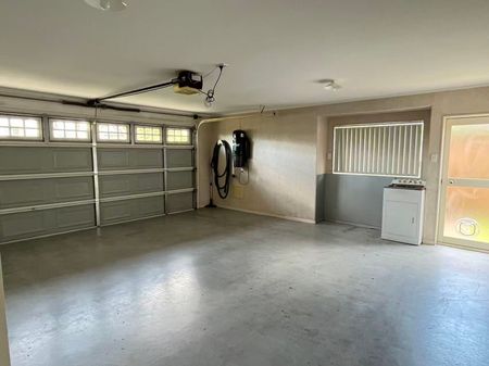 Spacious Family Home - Photo 5