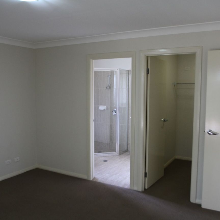 Modern family home - Photo 1