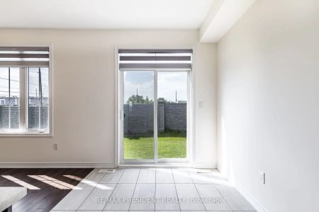 Condo Townhouse For Lease | W9244604 - Photo 4