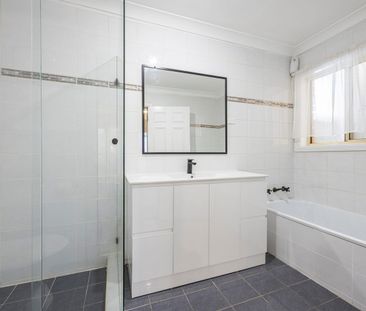 Well Proportioned 3 Bedroom Home in the heart of Sydenham - Photo 4