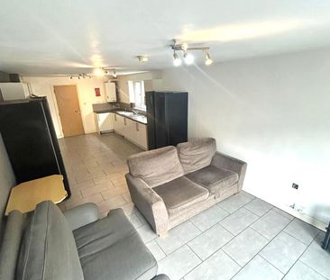 11 Bedroom Student Home – Llanbleddian Gardens - Photo 3