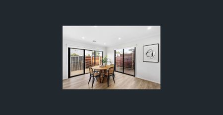 Spacious contemporary home - Photo 2