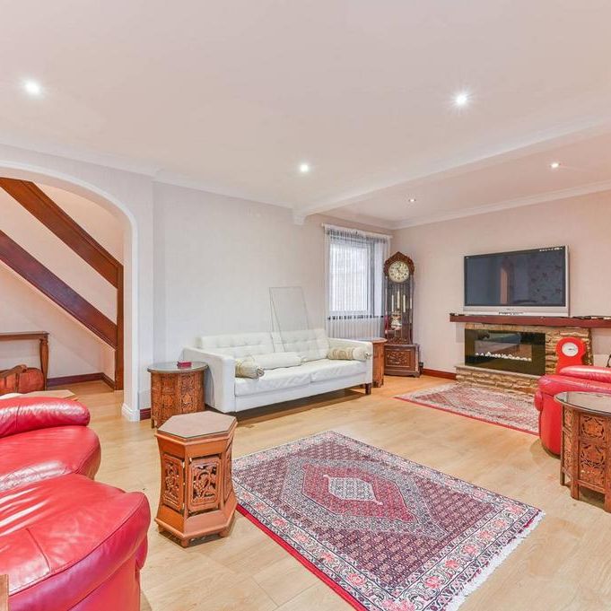 4 bedroom detached house to rent - Photo 1