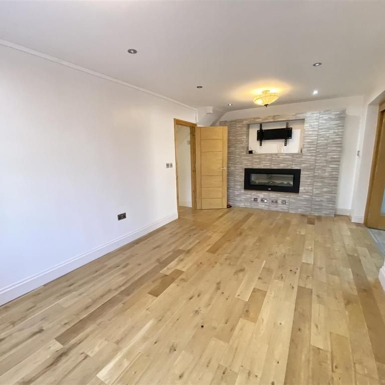 5 bedroom end of terrace house to rent - Photo 1