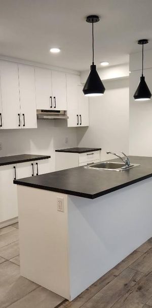 APPARTEMENT **3 1/2** + espace Bureau au CŒUR de STE-FOY - Photo 1