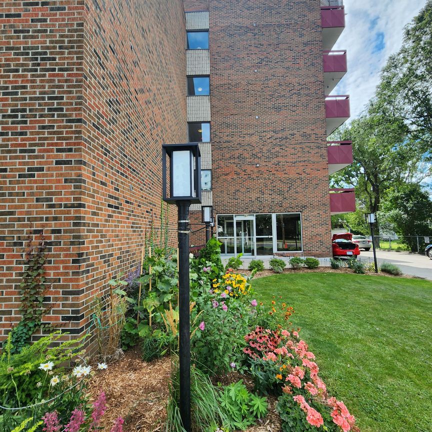For Lease - 97 Nonquon Road Unit# 402, Oshawa, Ontario - Photo 1
