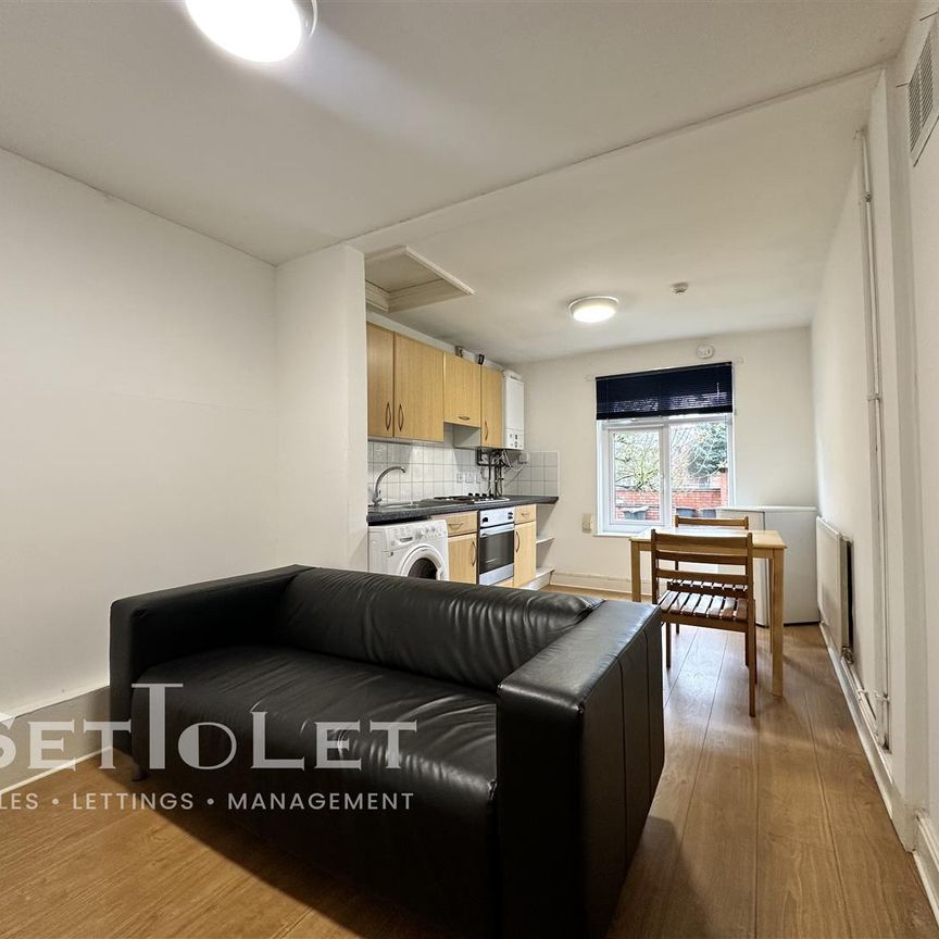 39 Evington Road, Leicester, Leicestershire, LE2 1QG - Photo 1