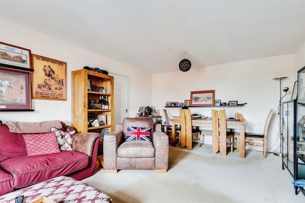 Dorney Road, Swindon - Photo 1