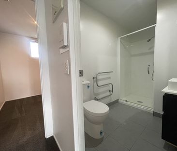 Sunny 2 bedroom apartment in the C-VU building with great view! - Photo 6