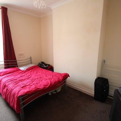 3 Bed - Quarry Mount Terrace , Woodhouse , Leeds - Photo 1