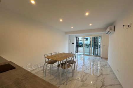 Location Appartement 2 pièces 35m² LA SEYNE SUR MER 83500 - Photo 3