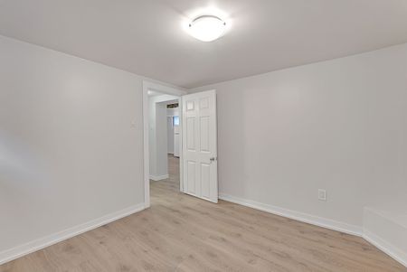 For Lease - 42 Bexhill Avenue, Toronto, Ontario - Photo 2