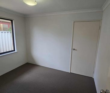 Less Than 500m to Warnbro Beach! - Photo 5