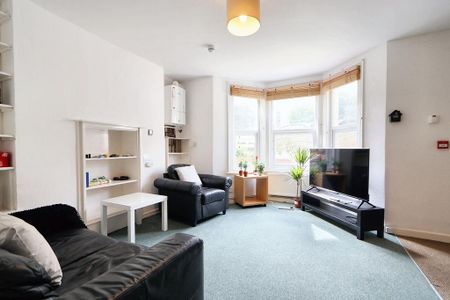 6 bedroom terraced house to rent - Photo 2