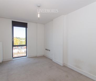 2 bedroom Apartment to let - Photo 2