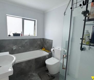 Modern 4-Bed, 2-Bath Family Gem Near Schools & Transport - Photo 2