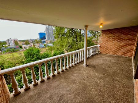 View Saturday at 10:00am - 10:15am - Photo 2