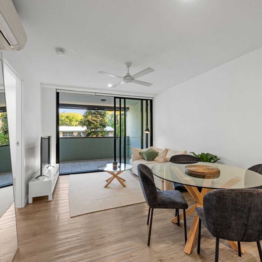 Magnificent 1 Bedroom + Study Apartment - Photo 1