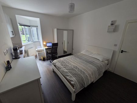 Upper Tulse Hill, London, SW2 2 - Photo 4