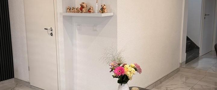 Maisonett Wohnung + 2 Parkplätze - Photo 1