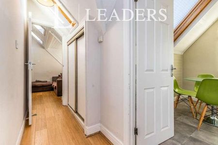 Ashdown Road, Epsom, KT17 - Photo 4