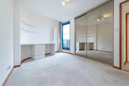 3 bedroom flat to rent - Photo 4