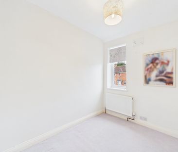 3 bedroom House in Staverton Road, Reading - Photo 4