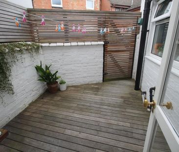 2 bedroom terraced house to rent - Photo 2
